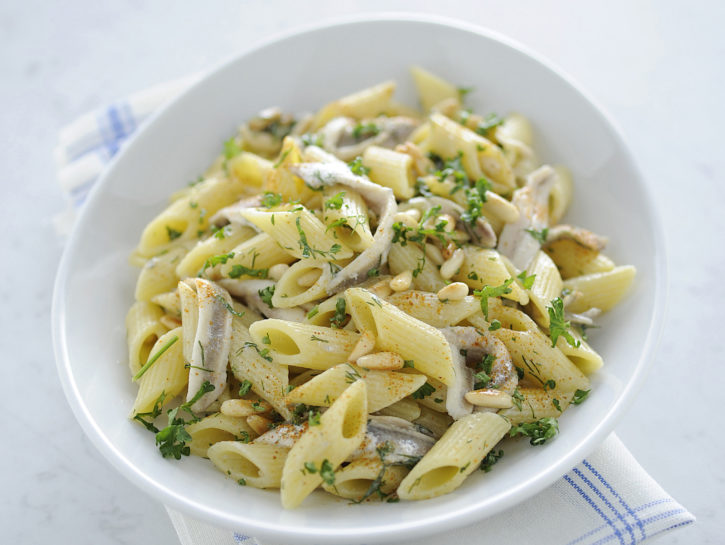 Pasta con acciughe marinate