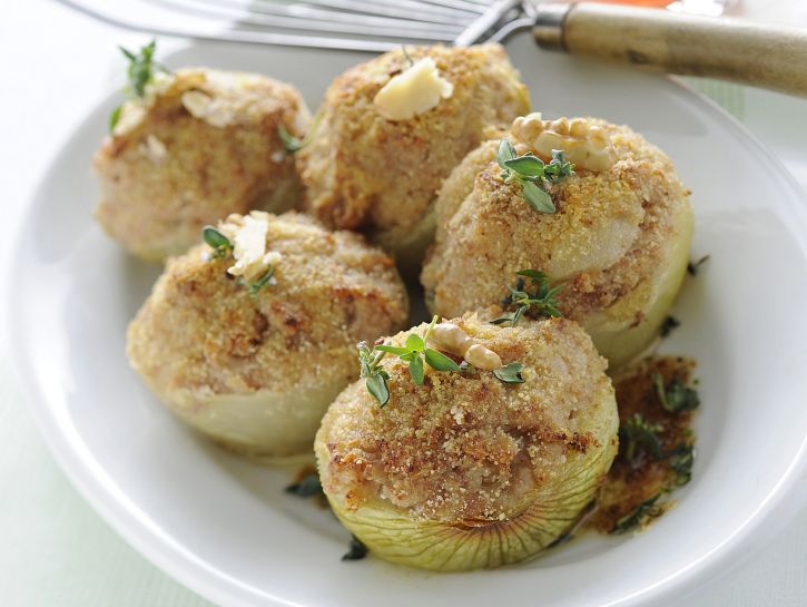 Cipolle ripiene con mortadella e noci