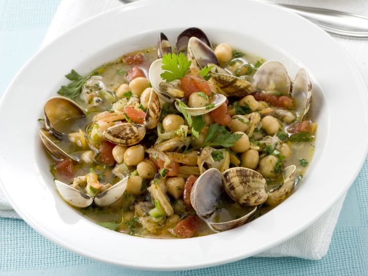 Zuppa di vongole e ceci