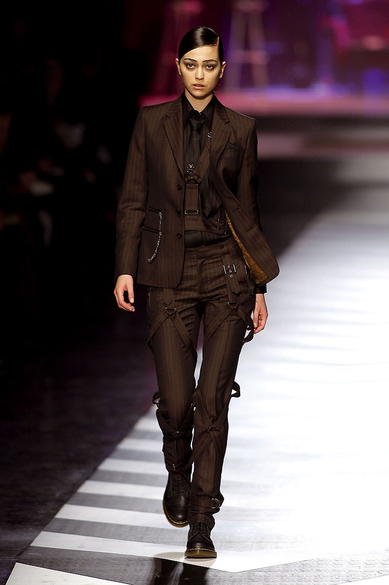 Il tailleur pantalone ha una grinta maschile - Donna Moderna