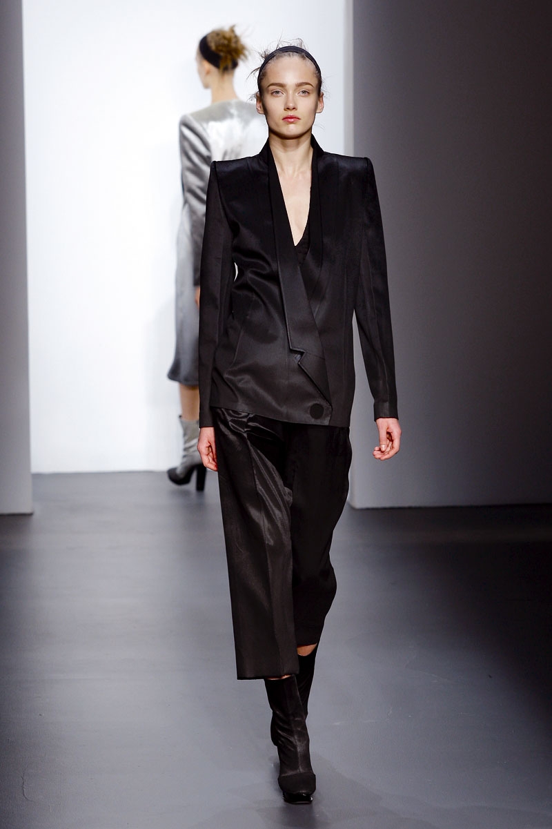 Il tailleur pantalone ha una grinta maschile - Donna Moderna