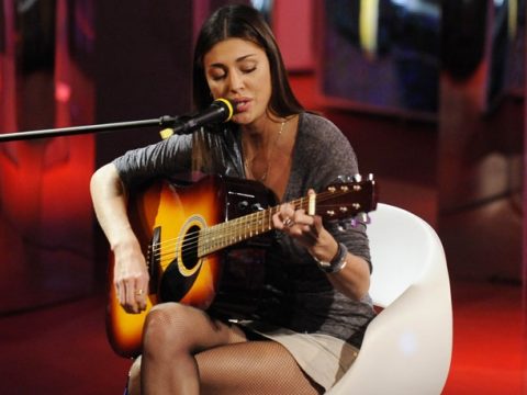 Belen Rodriguez, chitarra e voce