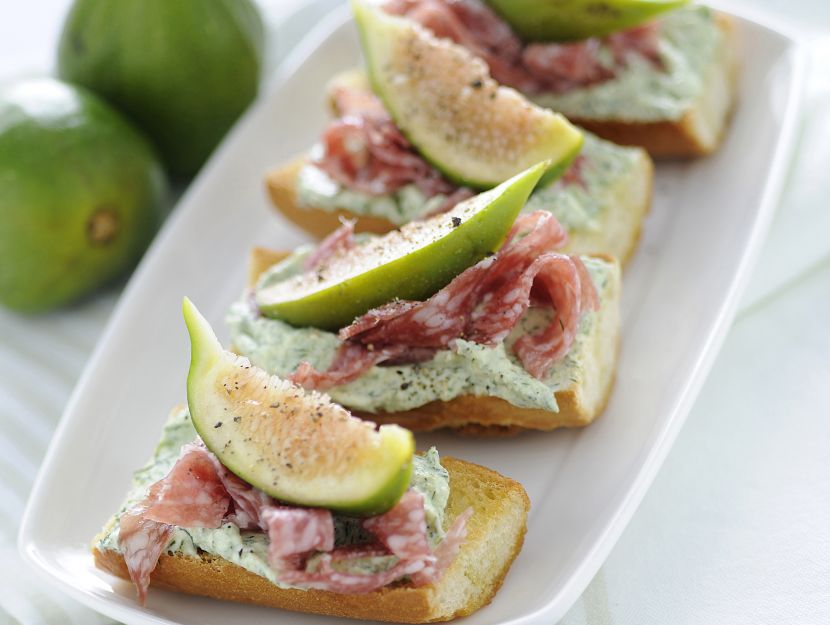 crostini-con-salame-e-fichi immagine