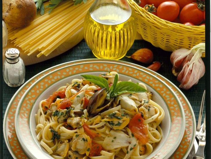 Linguine con vongole e porcini