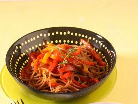 Spaghetti di farro con i peperoni