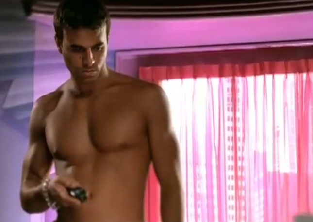Enrique Iglesias, un video nudo e vietatissimo