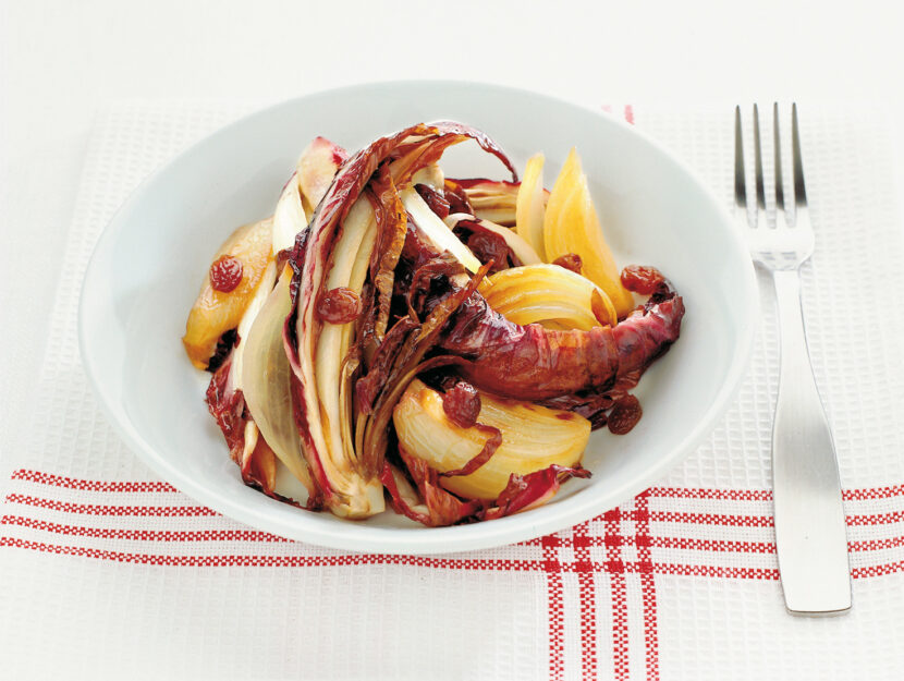 Radicchio-agrodolce-con-cipolle-e-uvetta