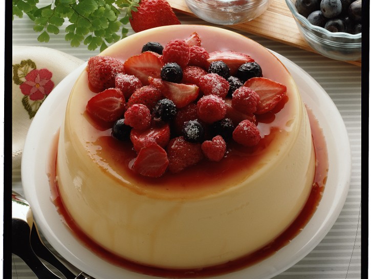 Budino e frutti di bosco