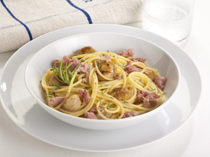 Maccheroni alla chitarra con salsiccia