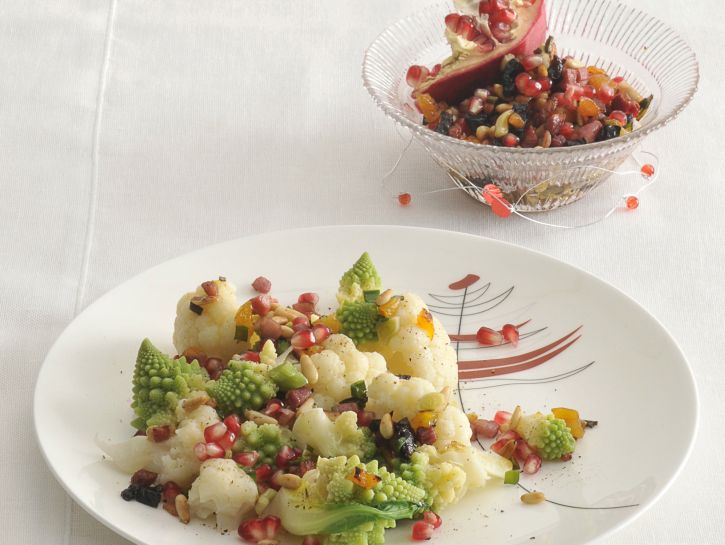 Cavolo romanesco, cavolfiore e frutta secca