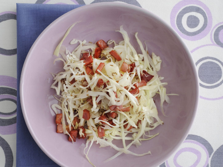 Insalata tirolese di cavolo e speck