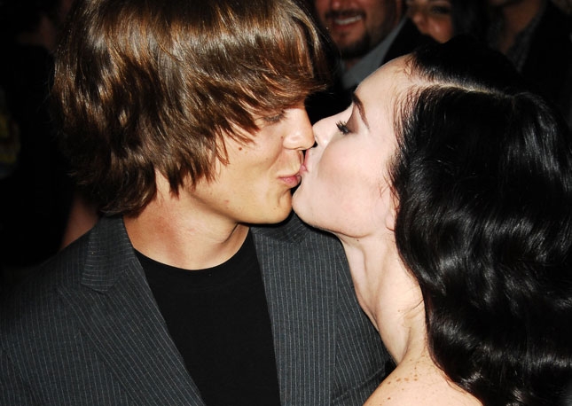 Baci, baci, baci: kiss me, celebrity!