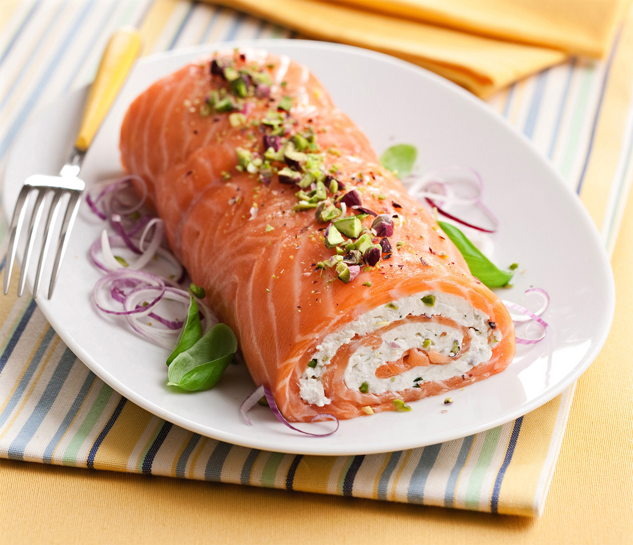 Tronchetto Di Natale Al Salmone.Ricetta Tronchetto Di Salmone Ai Pistacchi Donna Moderna