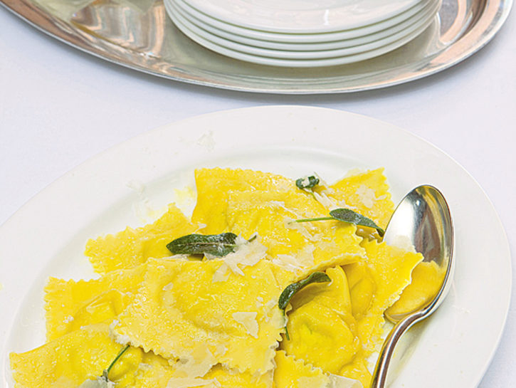 Ravioli di provola e radicchio