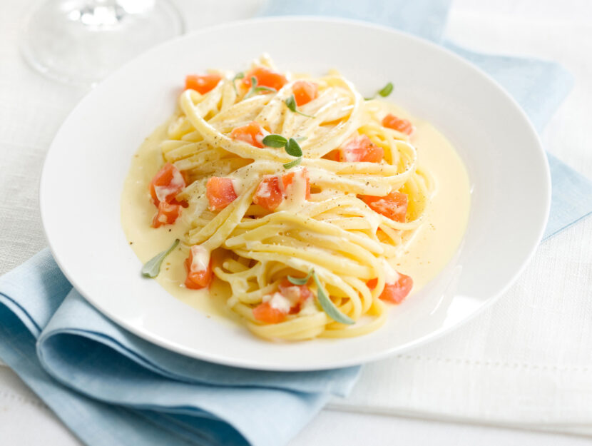 Carbonara di linguine al salmone