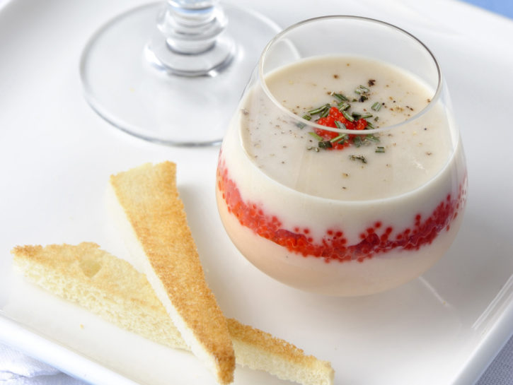 Doppia mousse con uova di lompo rosse