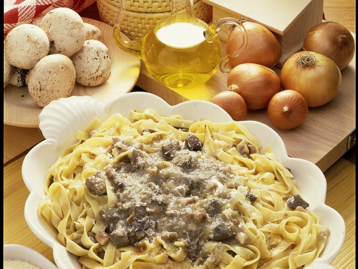 Fettuccine fegato e funghi