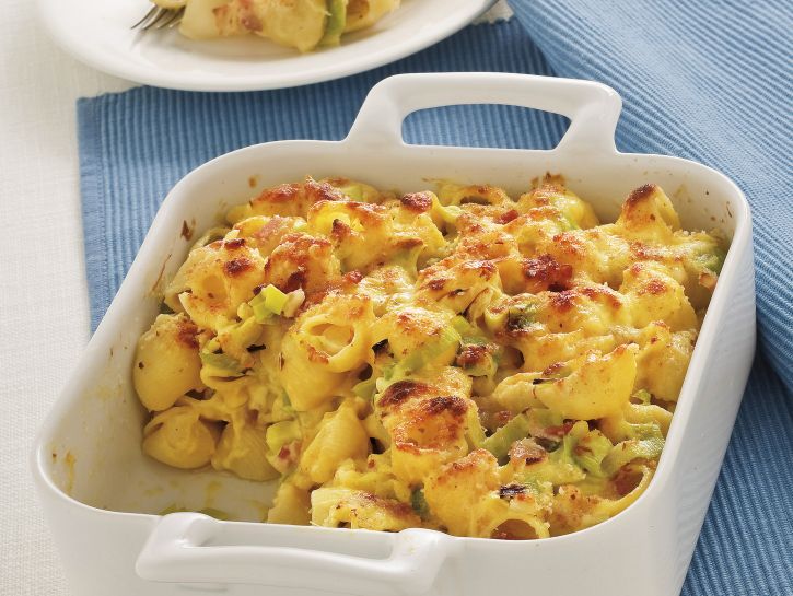 Pipe rigate al forno con porri e bacon