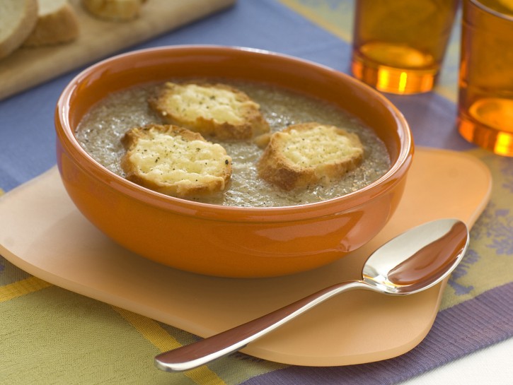 Crema di cipolle con i crostini
