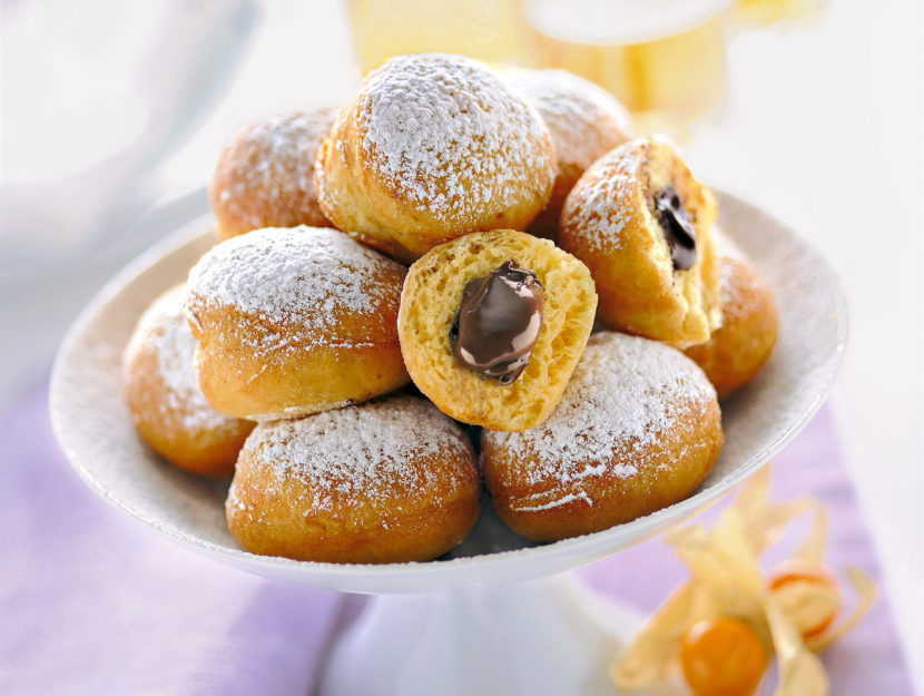 mini-krapfen-al-cioccolato-con-salsa-al-liquore ricetta