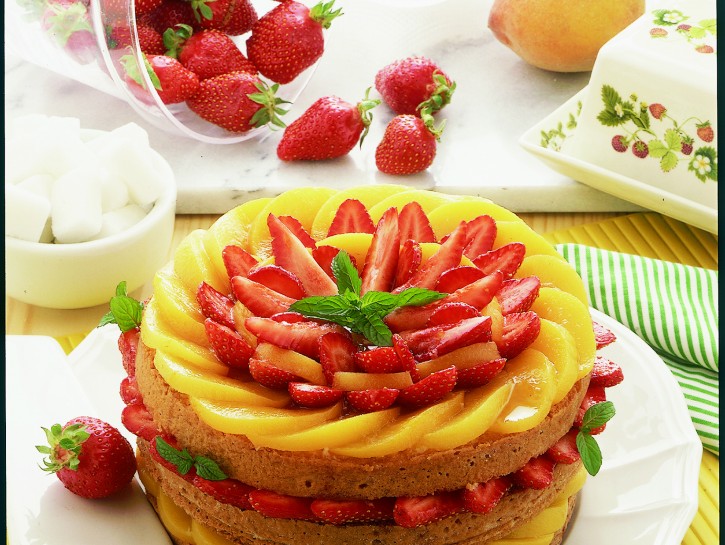 Torta di pesche e fragole