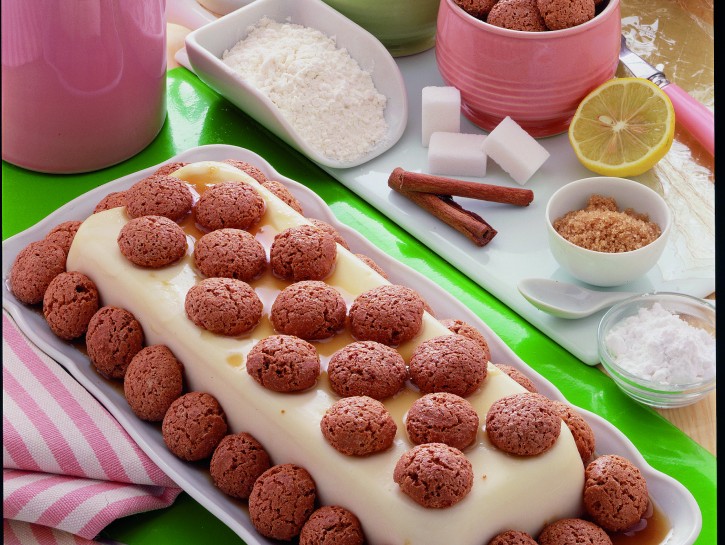 Dolce di panna e amaretti