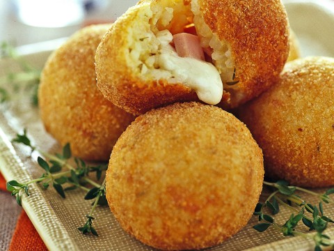 Arancini di riso al prosciutto e mozzarella