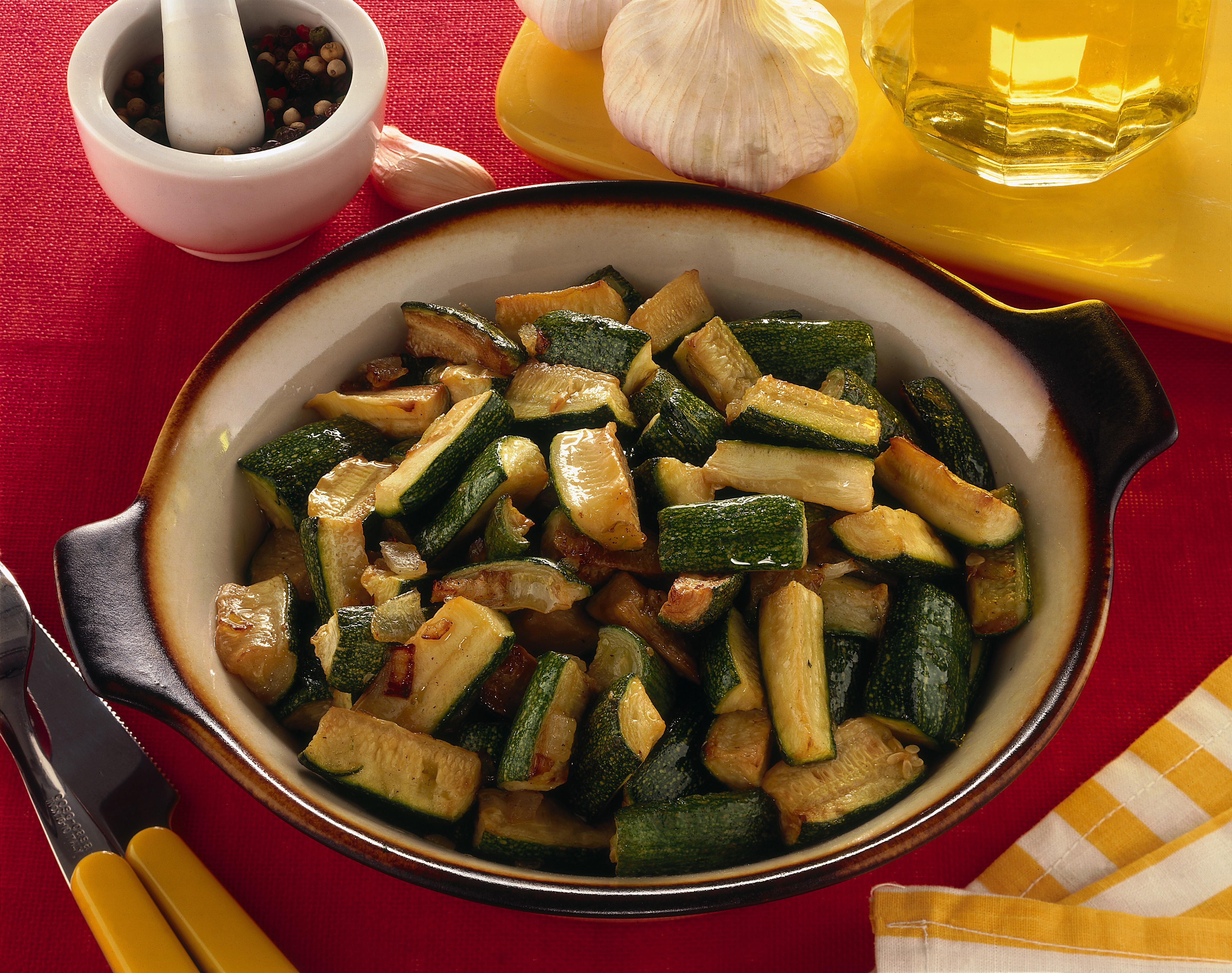 Ricetta Zucchine in padella con cipolla - Donna Moderna