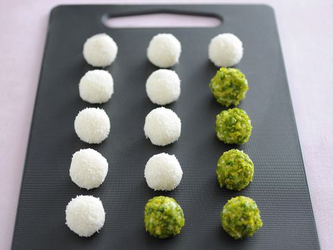 Boules dolci di cocco e pistacchi