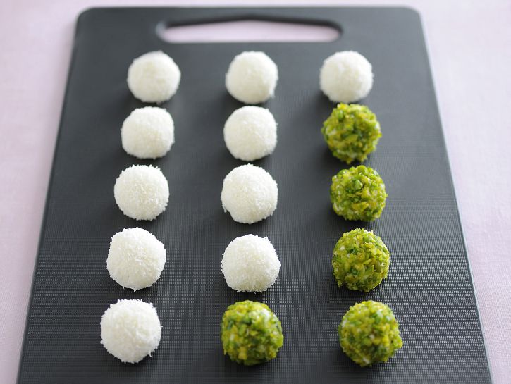Boules dolci di cocco e pistacchi