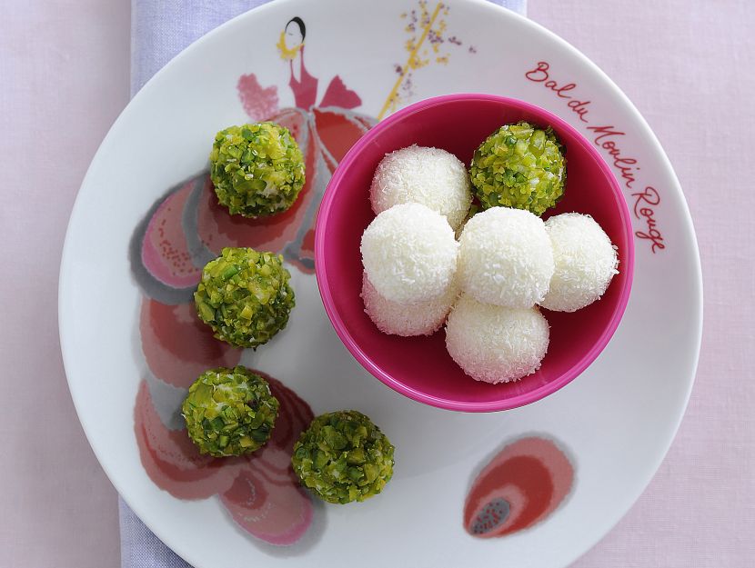 boules-dolci-di-cocco-e-pistacchi immagine