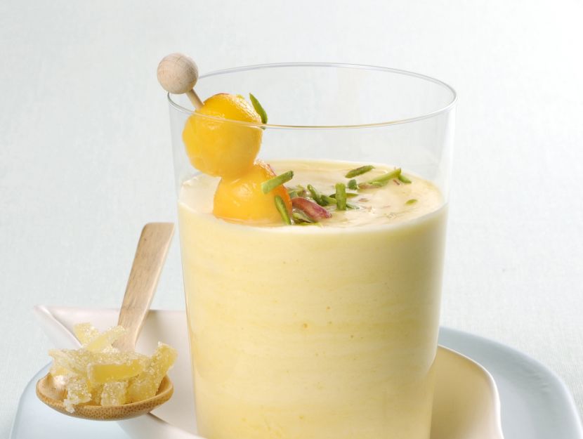 frullato-di-mango-con-granella-di-pistacchi
