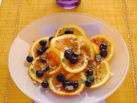 Insalata di arance e mirtilli ai semi di cumino