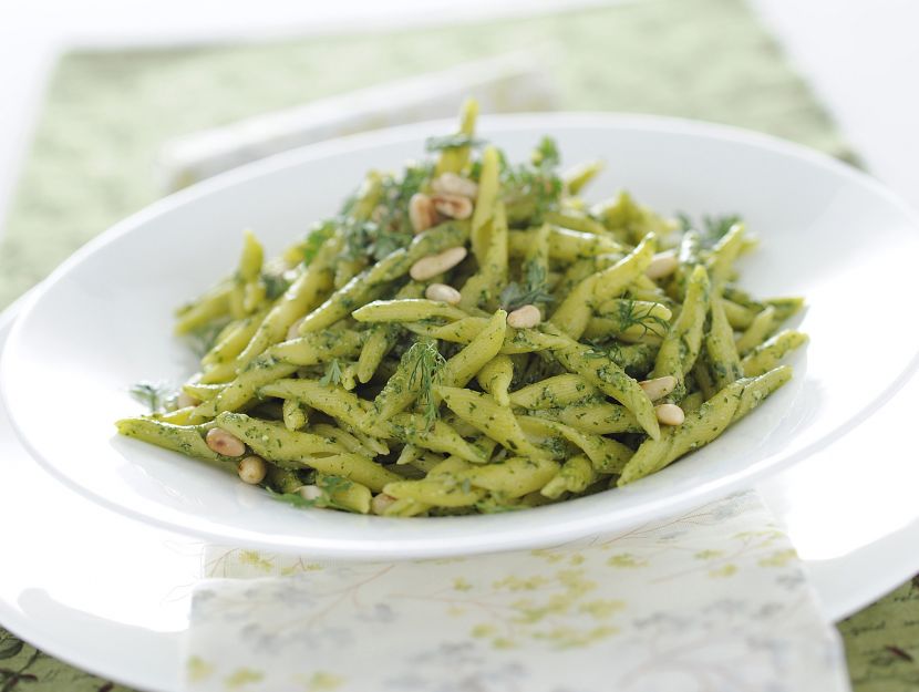 pasta-alluovo-con-pesto-profumato-al-limone