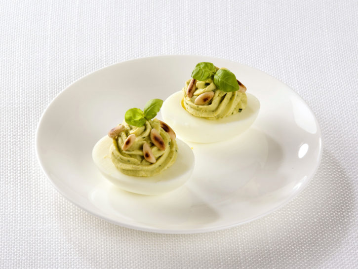 Uova sode alla ricotta e basilico