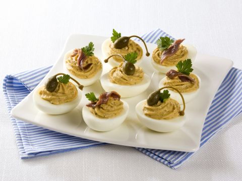 Uova ripiene con tonno e maionese