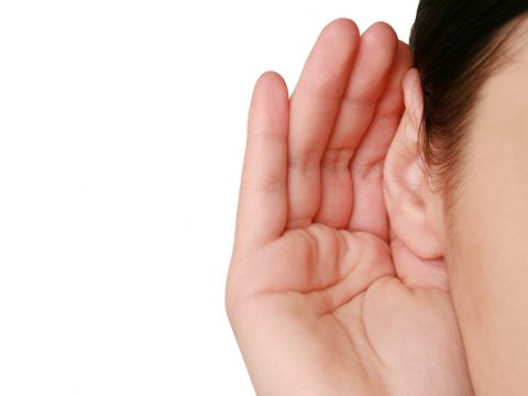 La musica in cuffia danneggia l'udito
