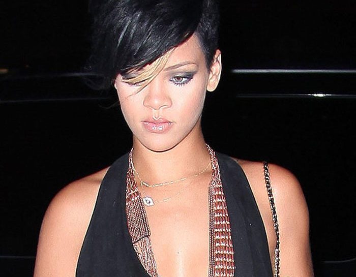 rihanna-capelli-01