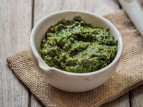 Conserva di basilico pestato