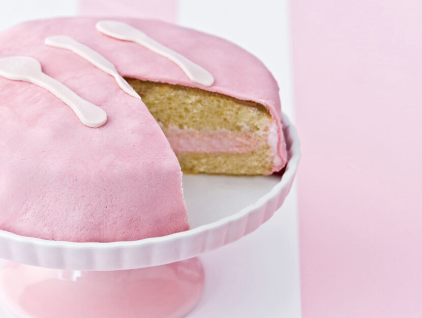 Torta allo yogurt con glassa marshmallow fondant