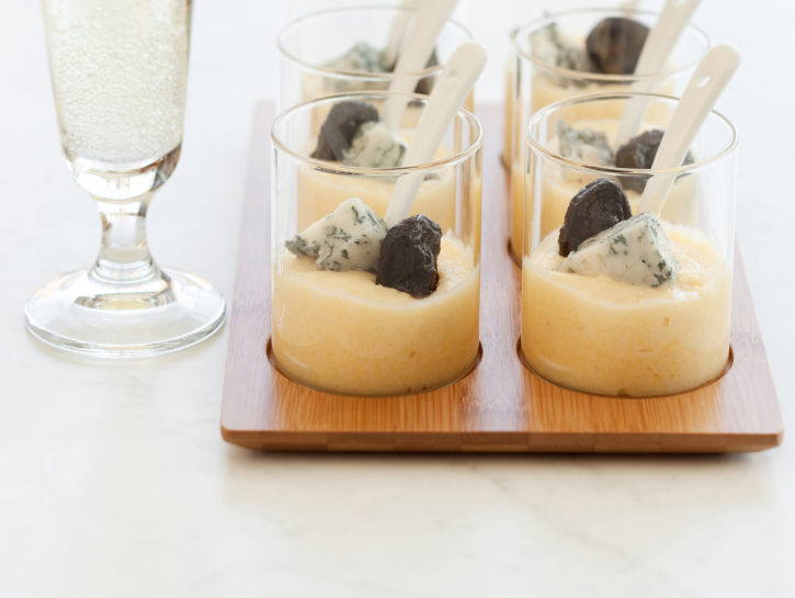 Bicchierini di gorgonzola e prugne