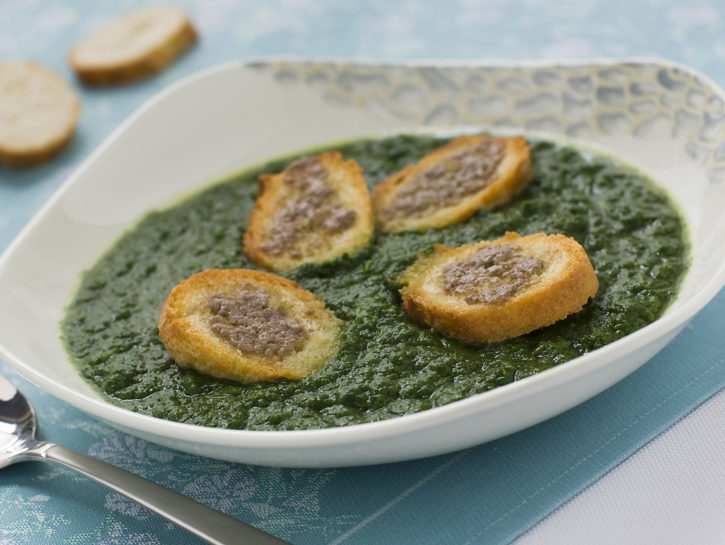 Crema di spinaci con crostini acciugati