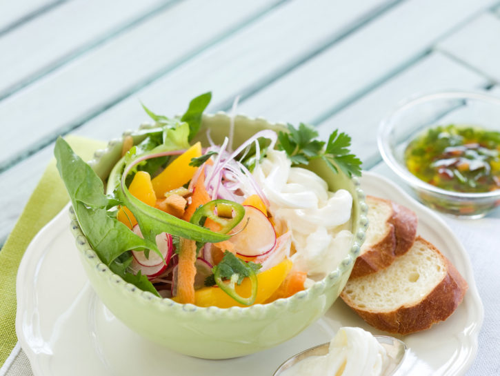 Insalata di mango e carote con burrata