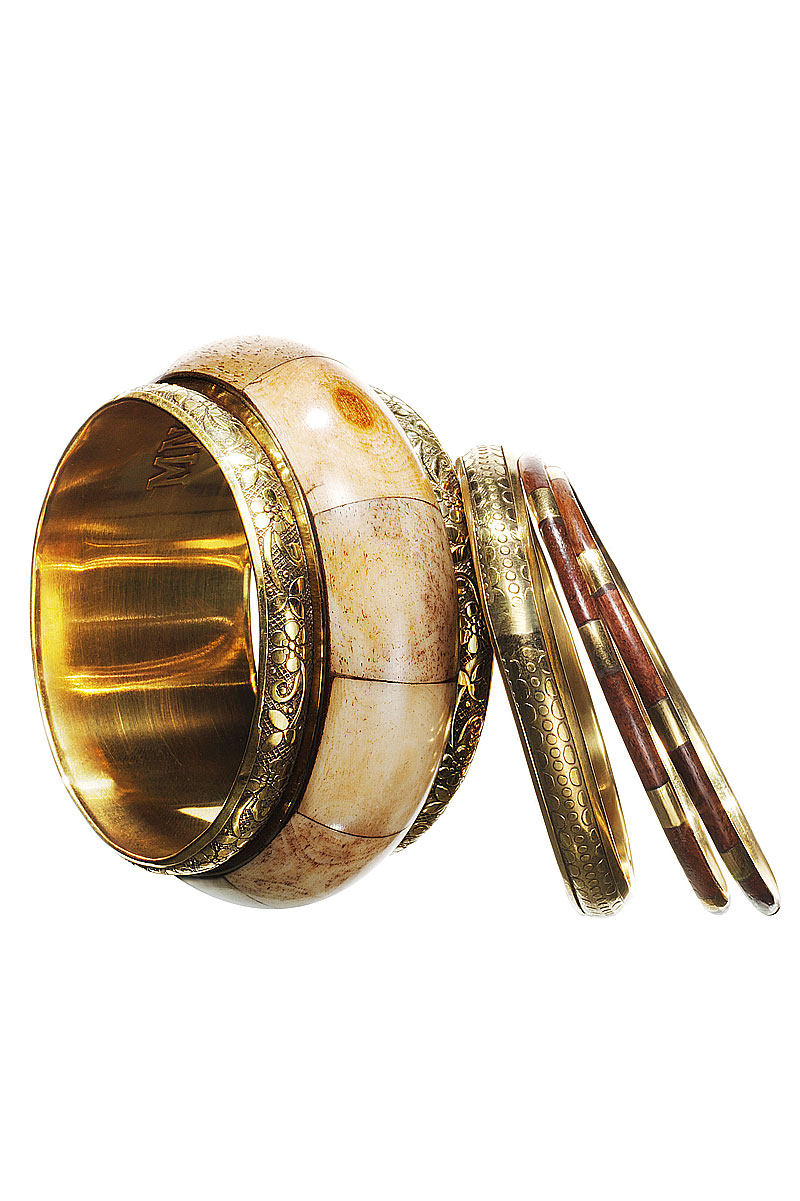 Moda estate: vestiti e accessori bronzo