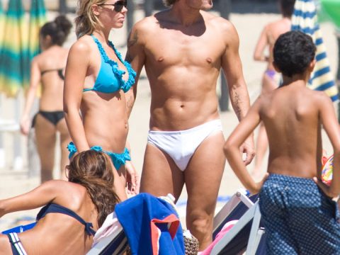 Totti bello al bagno con Ilary a Sabaudia