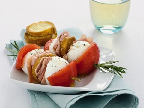 Spiedini di cotto e bufala