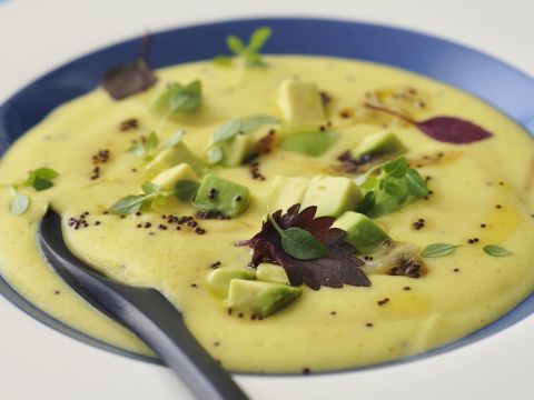 Zuppa fredda di kefir e ceci al curry