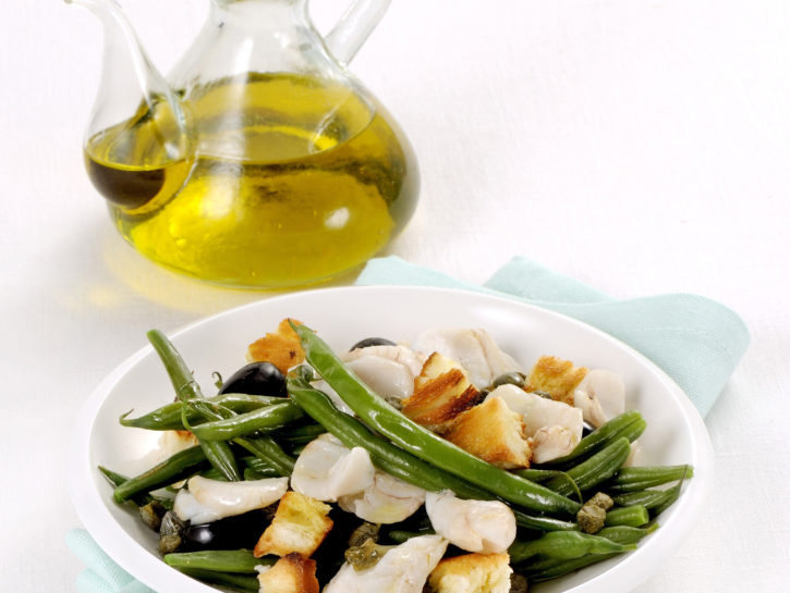 Insalata di fagiolini con pane e filetti di nasello
