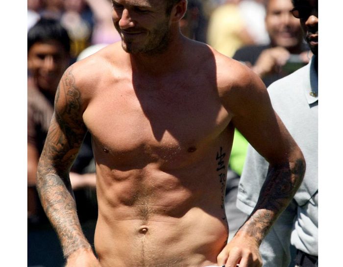 Uomini di petto: le foto delle star a nudo