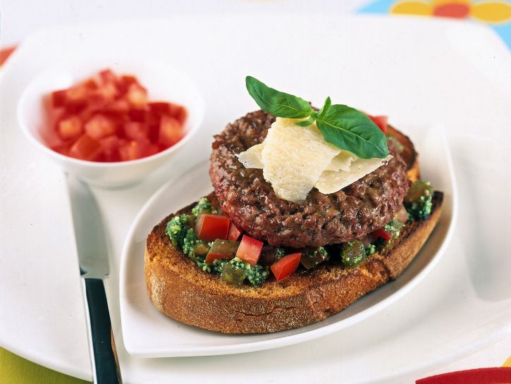 bruschette-con-hamburger-e-pesto